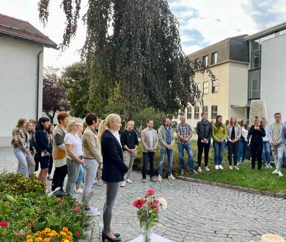 Schülerinnen beim Eröffnungsgottesdienst