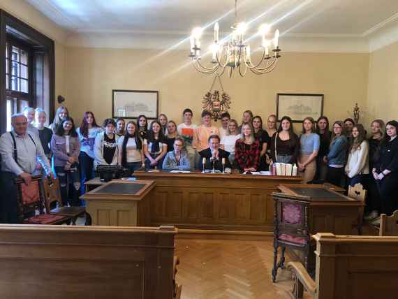 Schülerinnen im Bezirksgericht Ferlach