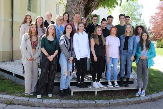 Schülerinnen und Schüler beim Biodiversitäts-Workshop