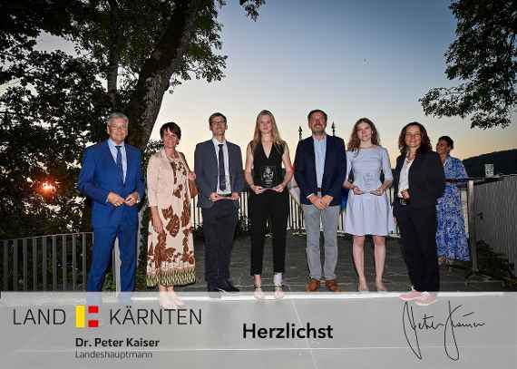 Ehrung für ausgezeichnete Maturantinnen und Maturanten mit LH Kaiser