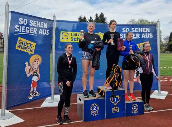 PITZ-RUNNING TEAM am Start beim LIDL-Schullauf in der Leopold-Wagner-Arena in Klagenfurt