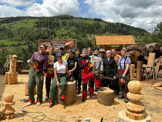 Holzschnitzen für die eigenen Schachbrettfiguren
