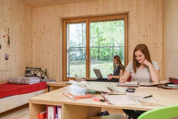 Schülerinnen und Schüler im Schülerheim, den sogenannten Pitzheim