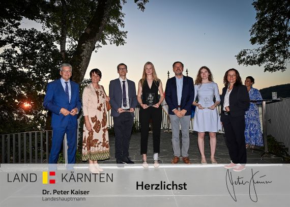 Ehrung für ausgezeichnete Maturantinnen und Maturanten mit LH Kaiser