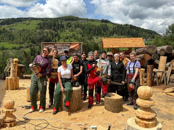 Holzschnitzen für die eigenen Schachbrettfiguren