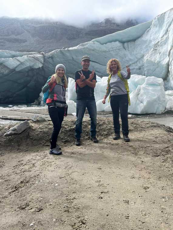 Schülerinnen und Schüler wandern zur Pasterze