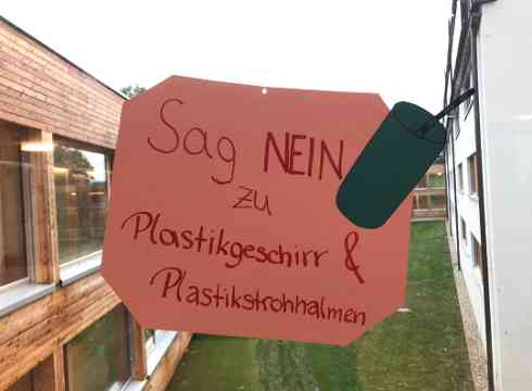 Von Schülerinnen und Schüler gestaltete Nachhaltigkeitsposter 