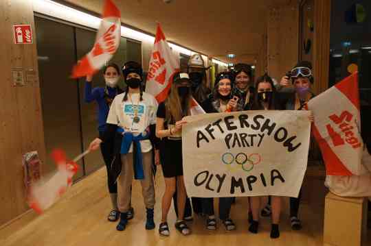 Gruppenkostüm der Schülerinnen als Aftershowparty von Olympia 