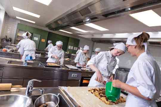 Kochen in den Lehrküchen der HBLA Pitzelstätten