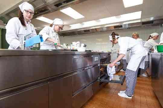 Kochen in den Lehrküchen der HBLA Pitzelstätten