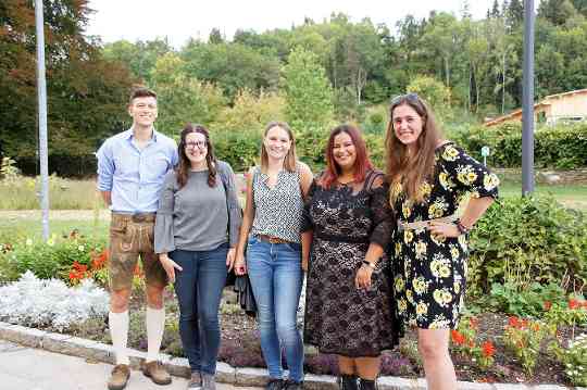 Besucher und Besucherinnen des Absolvententreffens