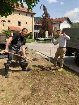 Schüler bei der Flächenbegrünung