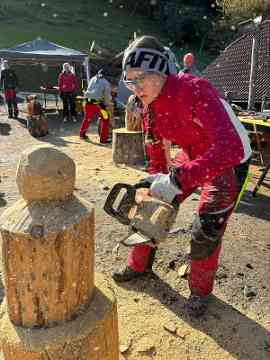 Holzschnitzen für die eigenen Schachbrettfiguren