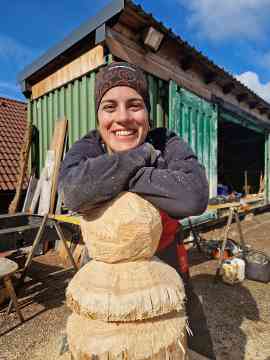 Holzschnitzen für die eigenen Schachbrettfiguren