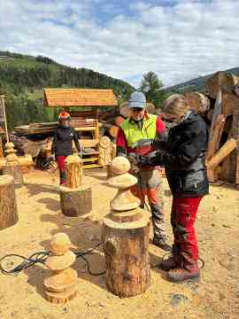 Holzschnitzen für die eigenen Schachbrettfiguren