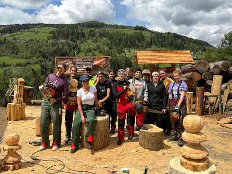 Holzschnitzen für die eigenen Schachbrettfiguren