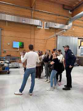 Exkursion des 2 AL zu PetraGlas und Sonnenkraft GmbH