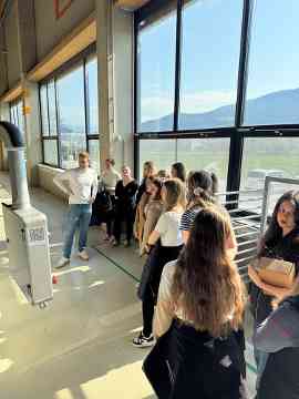 Exkursion des 2 AL zu PetraGlas und Sonnenkraft GmbH