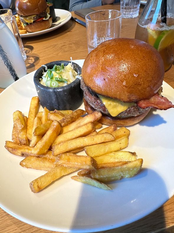 Blumen und Bull Beef Blumen und Bull Beef - Exkursion 3IUM in die Steiermark